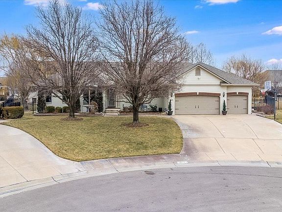 2nd image of 1619 E Tiara Pines Ct
