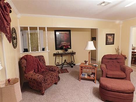 4th image of 207 S Oak Ave