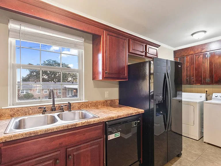 242 Cedar Crst — Photo 11