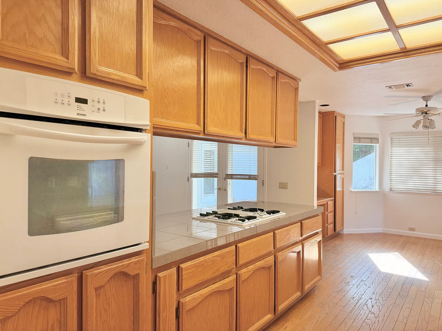 4 bed, 2274 sqft, $4,295 — Photo 3