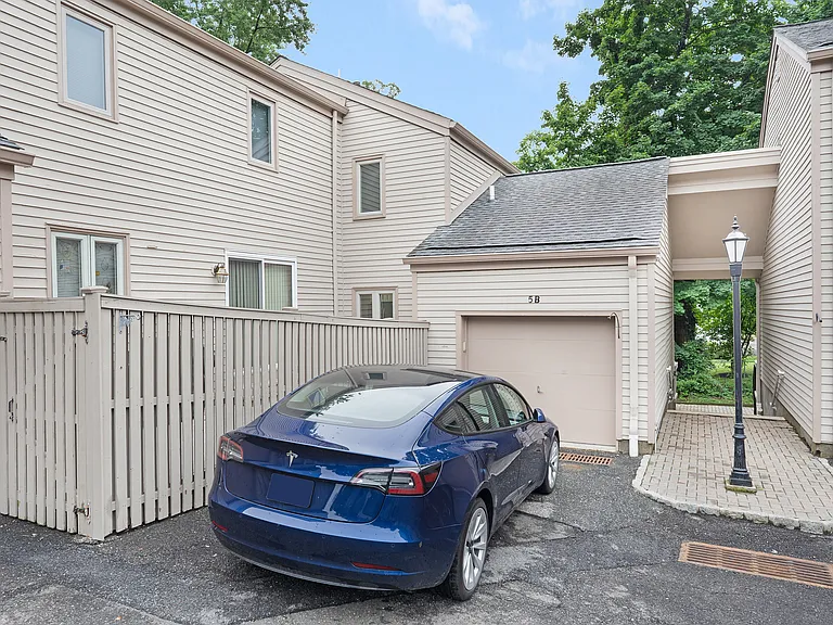 5 Somerset Hills Ct #B — Photo 29