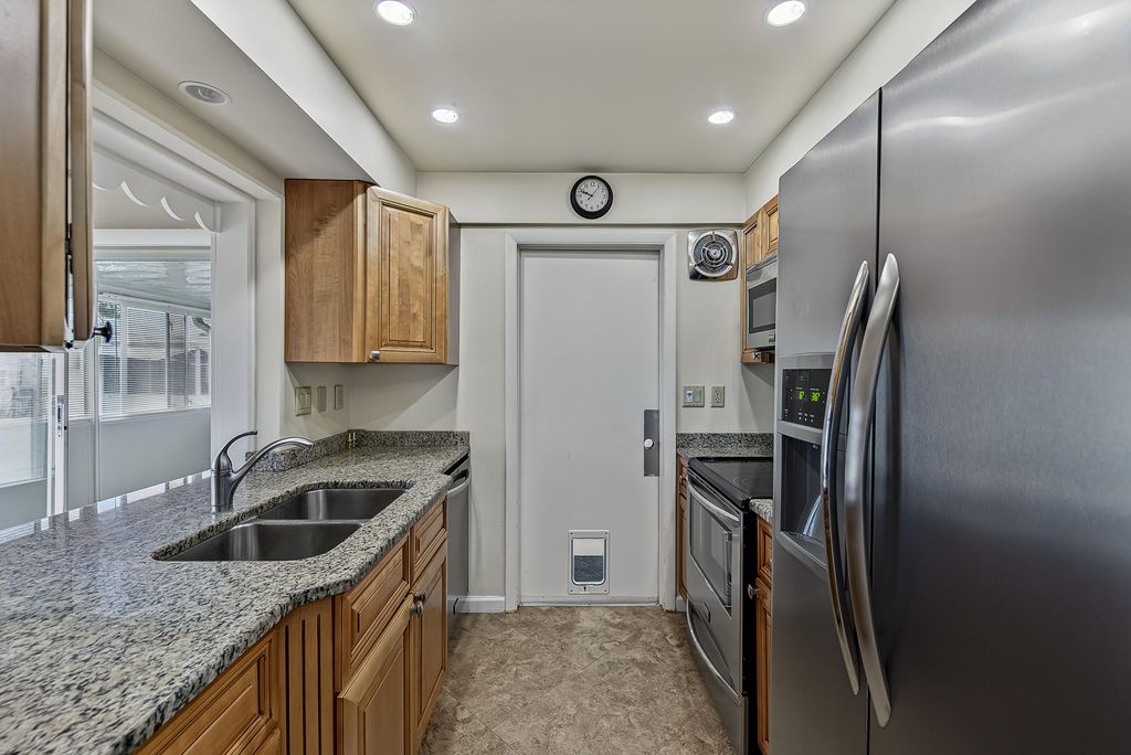 2581 E Golf Boulevard, photo 2