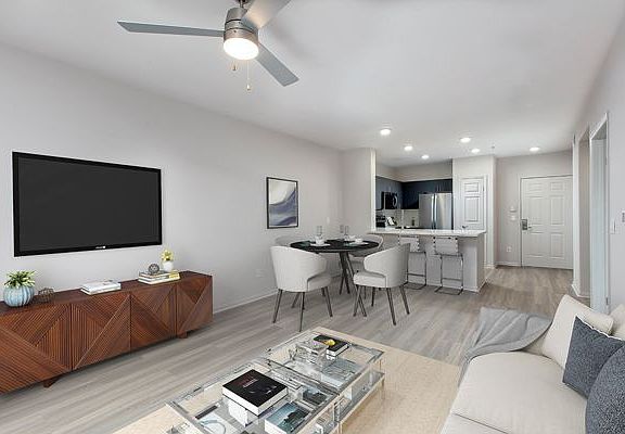5th image of 1670 Kettner Blvd #117