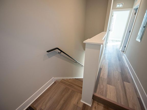 4th image of 2835 W Oxford St #2