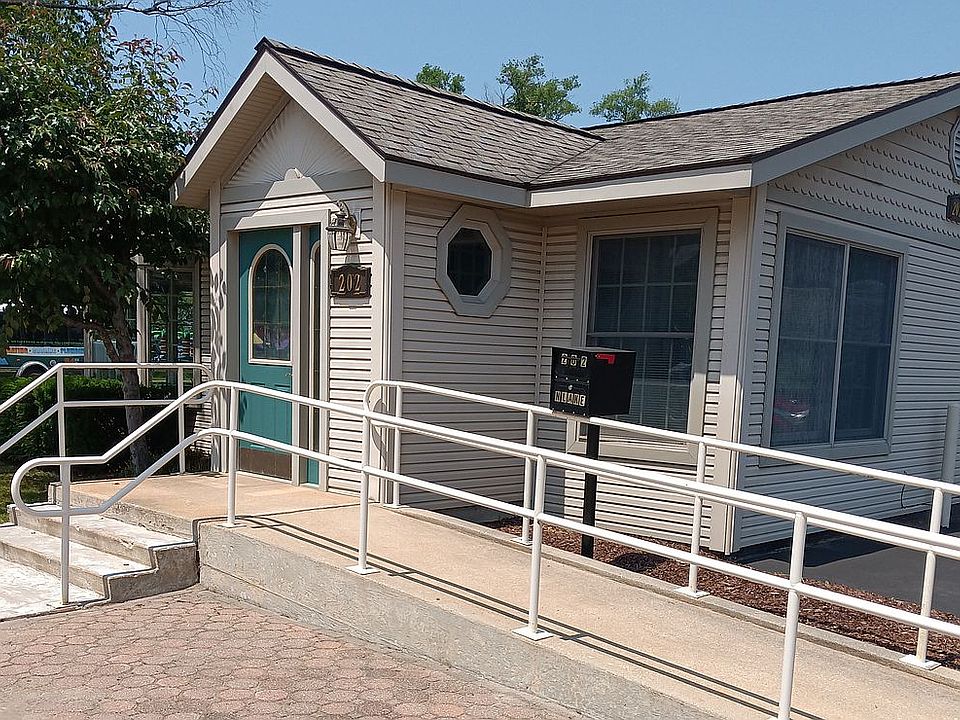 1st image of 202 N Lake St