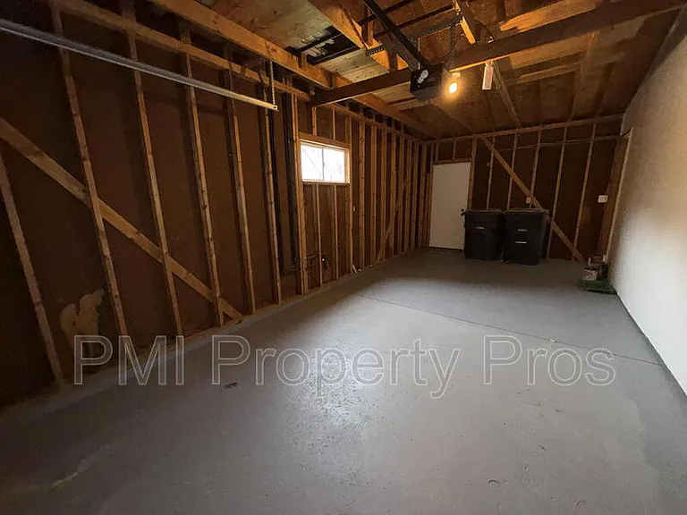 8148 S 88th St — Photo 34