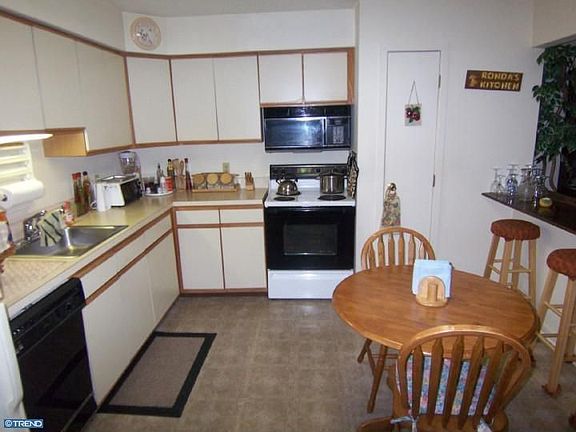 4th image of 24 Bach Dr