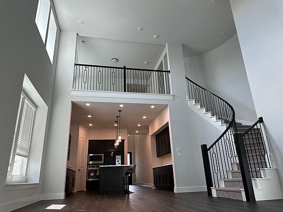 3rd image of 5128 Westhaven Cir