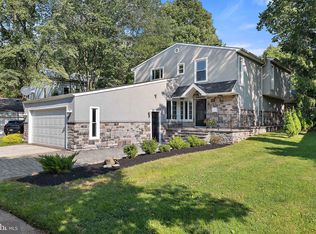 1212 Drayton Ln, Wynnewood, PA 19096