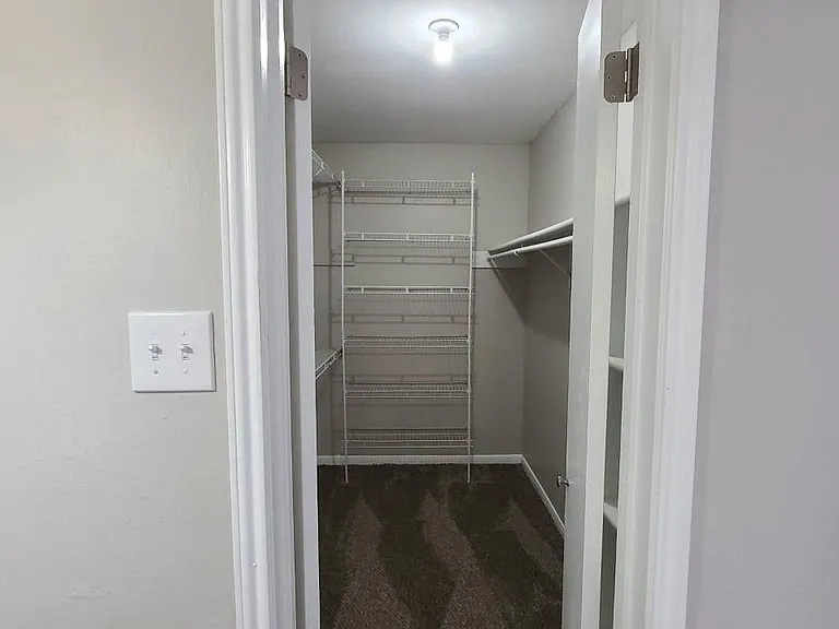 Post Oaks Apartments — Photo 21