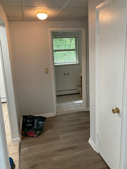 Hall way connects all rooms