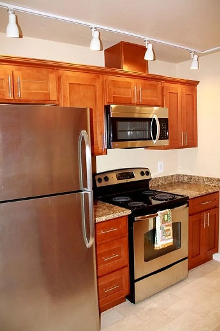 808 Opal Drive — Photo 2