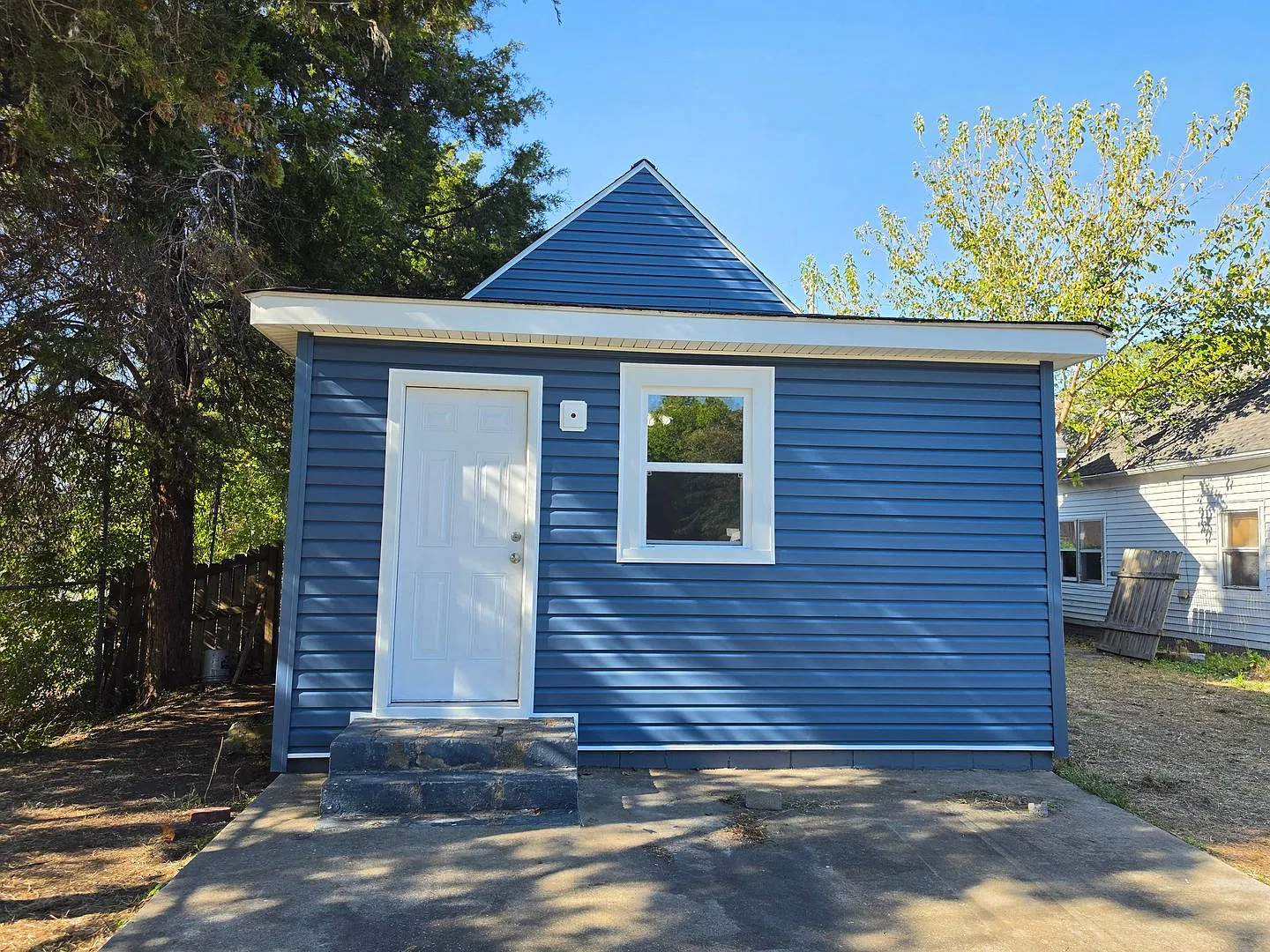 Beautifully remodeled 3 bedroom home for lease — Photo 4