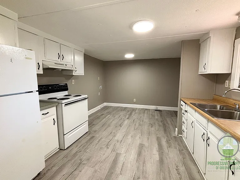 217 Robin Hood Rd — Photo 4