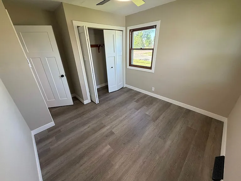 652 W Macarthur Ave — Photo 7