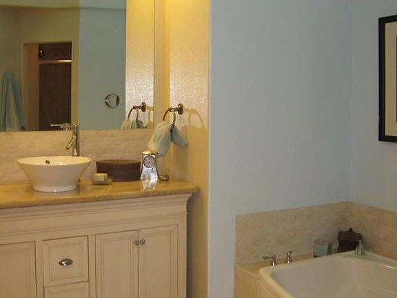 Master Vanity, Large and tub