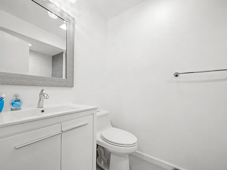 22 Pamrapo Ct W — Photo 31