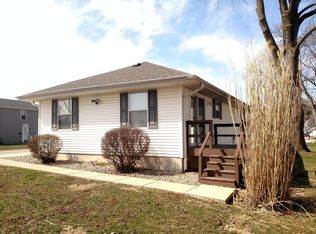 1207 Grant Ave, Charleston, IL 61920