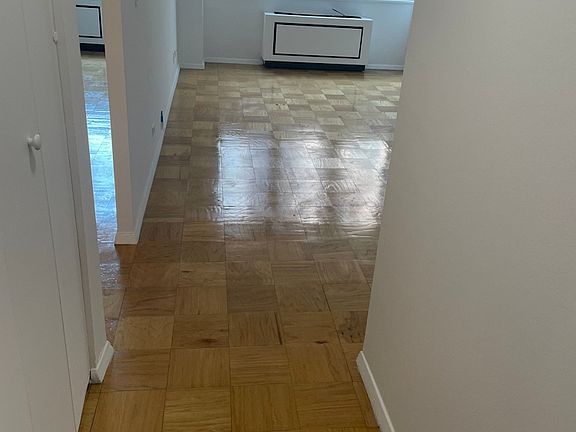 4th image of 200 E 72nd St APT 8D