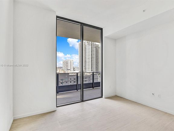 3rd image of 1000 Brickell Plz Unit 1804