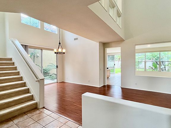 4th image of 2521 Stutsman Dr