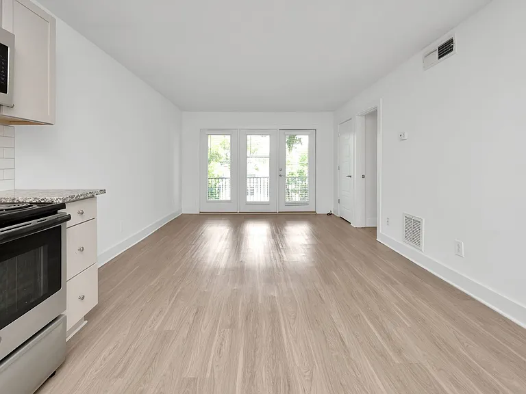 Towncrest Apartments — Photo 13