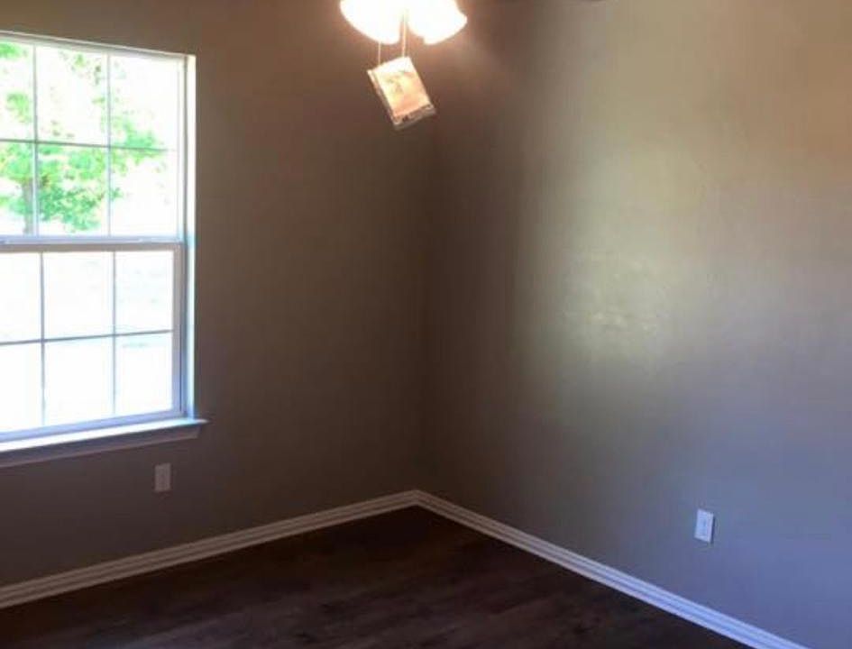2nd image of 302 D St SE