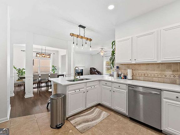 3rd image of 320 Blackwood Ln