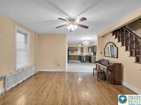 4th image of 642 W Emaus Ave
