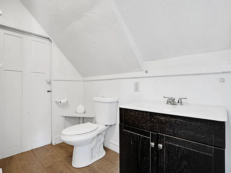 49 Elmore St #3 — Photo 6