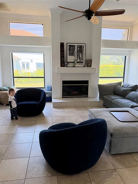 4 bed, 3.0 bath, 2999 sqft, $5,250 — Photo 3