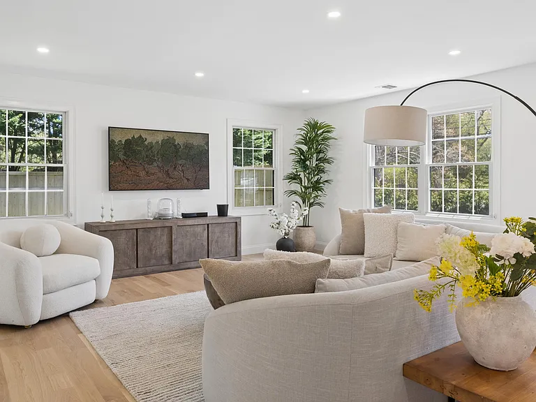 685 Springs Fireplace Rd — Photo 5