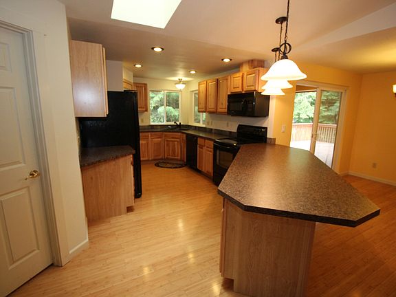 3rd image of 7012 185th Ave E