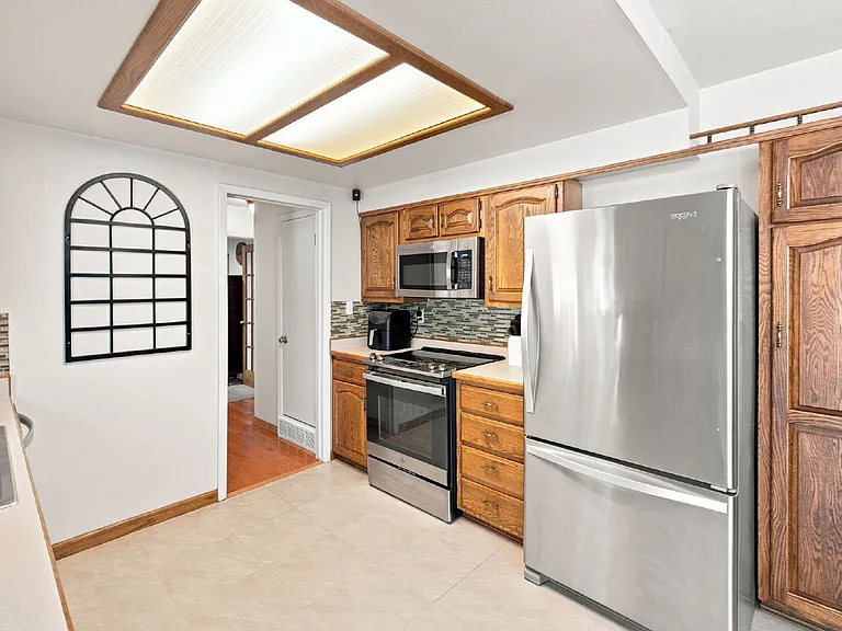 702 Squire St — Photo 10