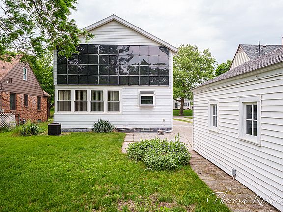 4th image of 844 Dorroll St NE