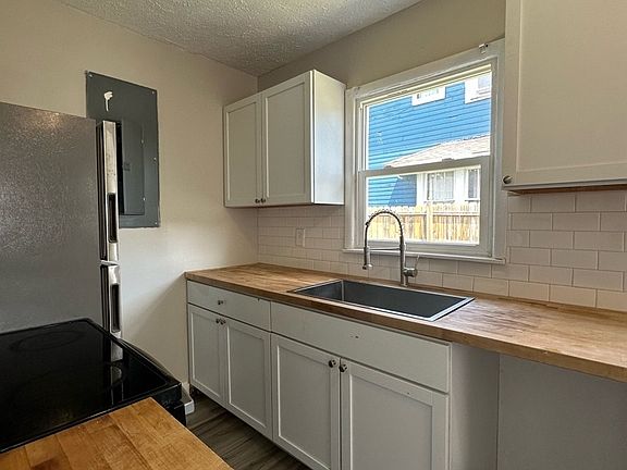 4th image of 212 S Sherman Dr