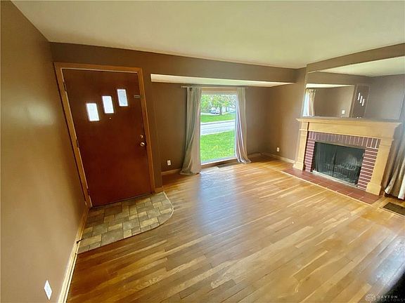2nd image of 1481 Elmdale Dr