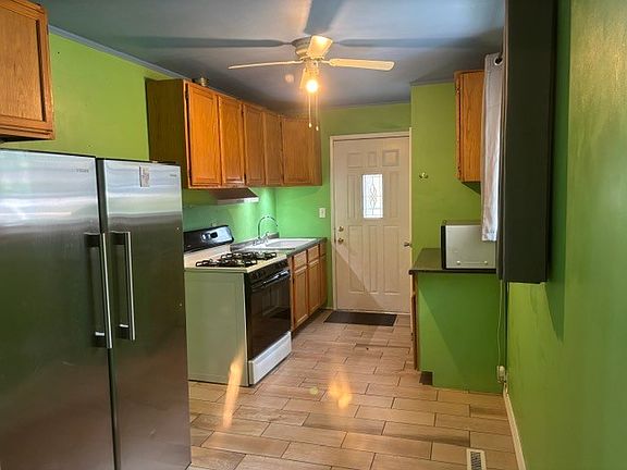 3rd image of 22 Meadowlark Ln