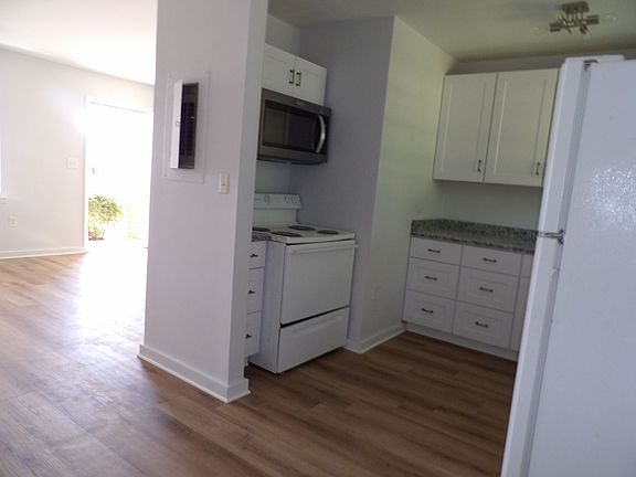 4th image of 715 Richardson St