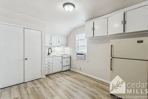 Hillside, 1728 Photo 1