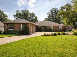 14722 Mill Spring Dr, Chesterfield, MO 63017