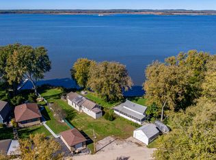 39235 N Shore Ave, Antioch, IL 60002