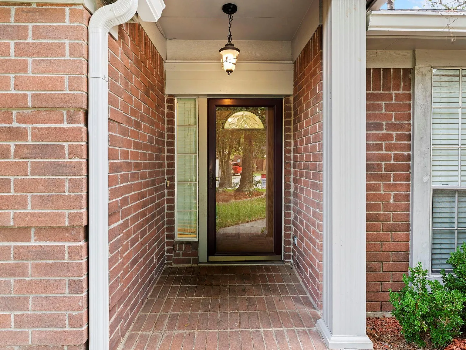 4 bed, 2.0 bath, 2003 sqft, $2,600 — Photo 4