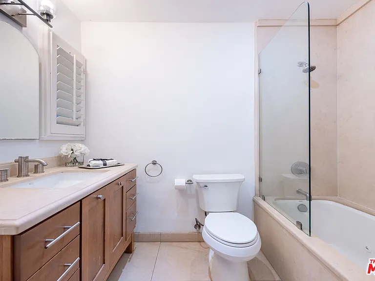 2559 Hutton Dr — Photo 16