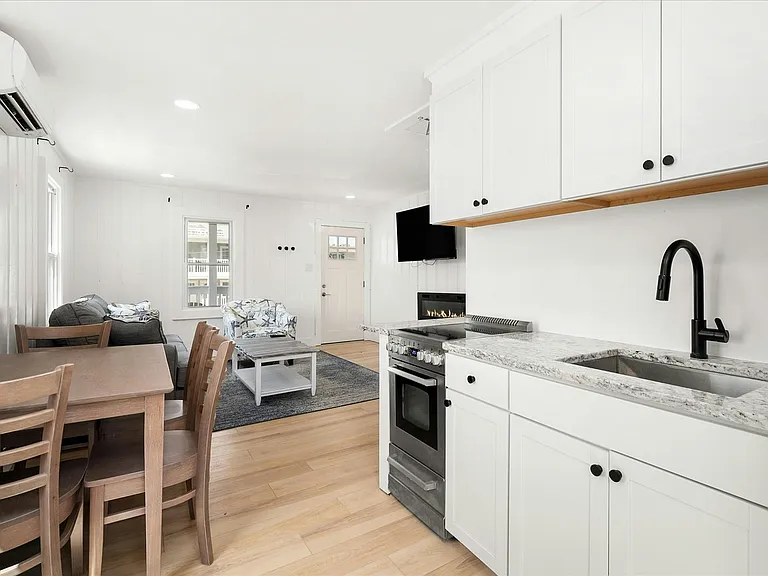 11 43rd St #3 — Photo 4