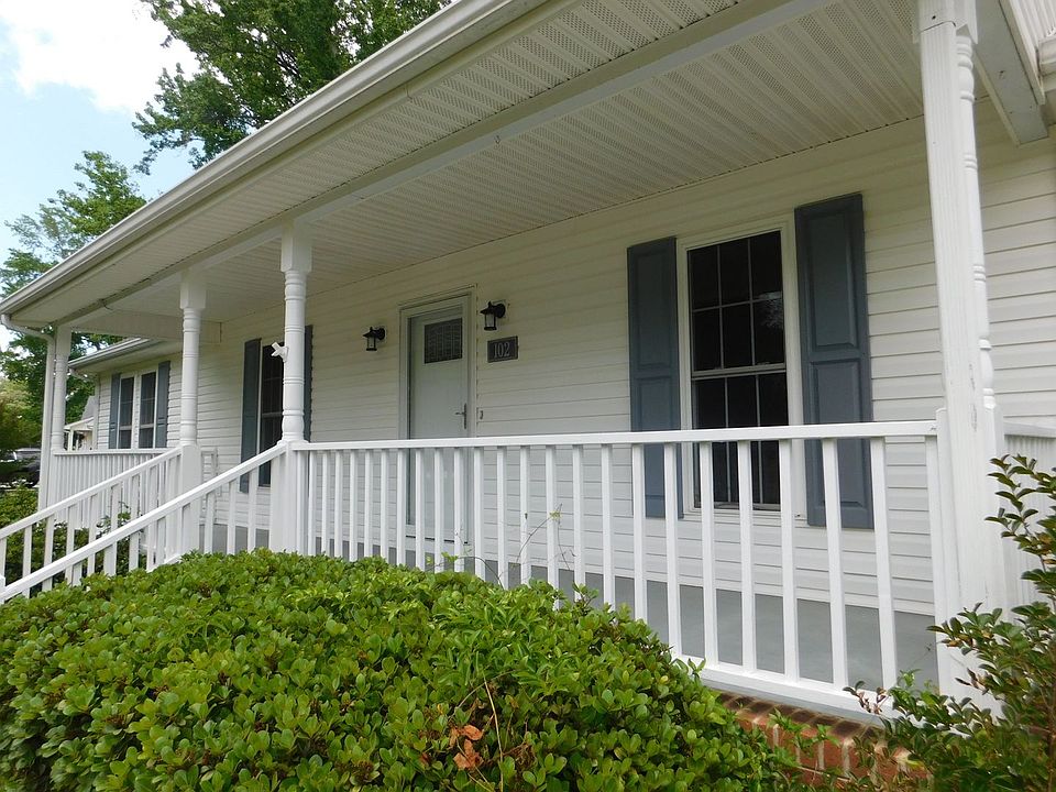 1st image of 102 Meadowbrook Dr
