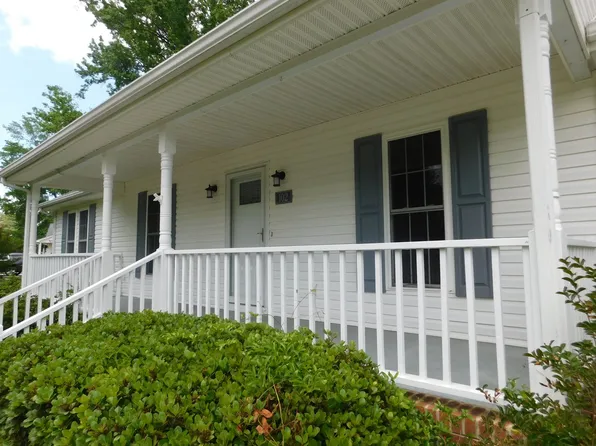 102 Meadowbrook Dr, Laurinburg, NC 28352