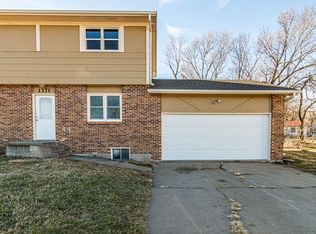 1371 Parkside Dr, Junction City, KS 66441