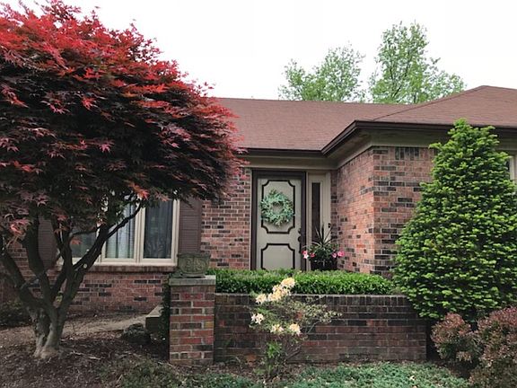 Exterior front (summer view)