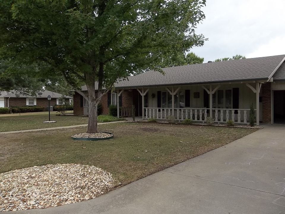 1st image of 913 S Gretchen Ave
